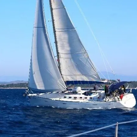 Sailboat Beneteau Cannes