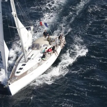 Sailboat Beneteau Botel